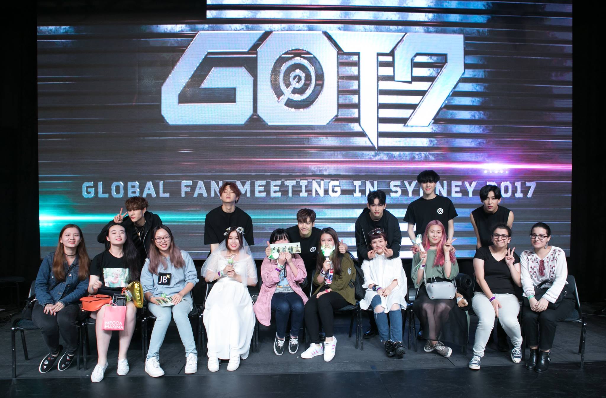 Fanmeeting là gì? Tại sao đây là sự kiện quan trọng dành cho fan